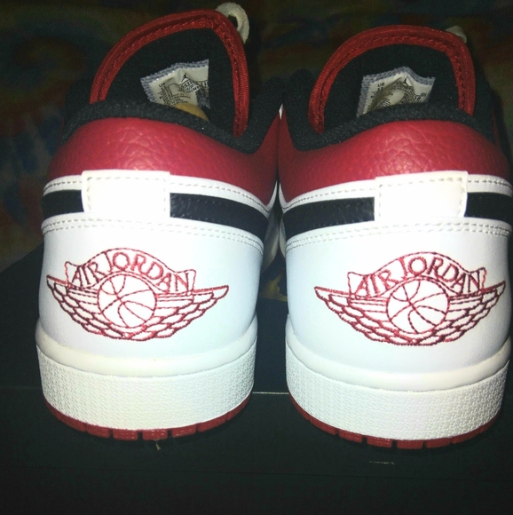 NIB- NIKE Air Jordan 1 low "Chicago" Men's 11 - Picture 7 of 10